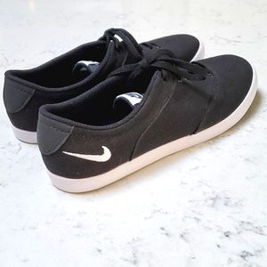 NWOT Nike Black Canvas Sneakers